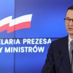 Premier Morawiecki: nowe obostrzenia w związku ze świętami i mutacją wirusa Omikron