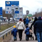 Wojewoda Artur Chojecki: kolejna grupa uchodźców jest w drodze na Warmię i Mazury