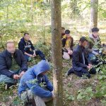 Nielegalni migranci znalezieni w lesie