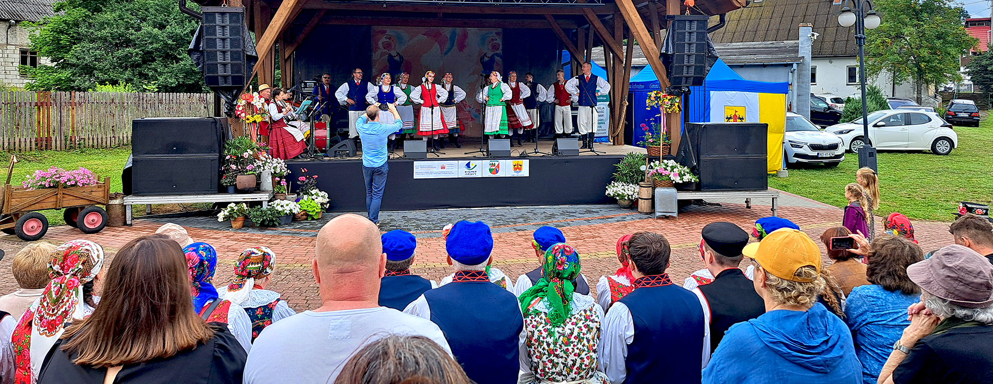 Święto folkloru w Jedwabnie. Barwny korowód i gwiazdy na scenie