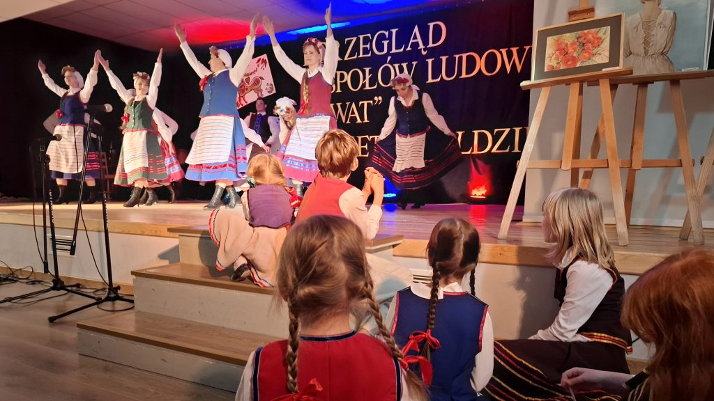 Rusza II Przegląd Zespołów Ludowych w Gietrzwałdzie