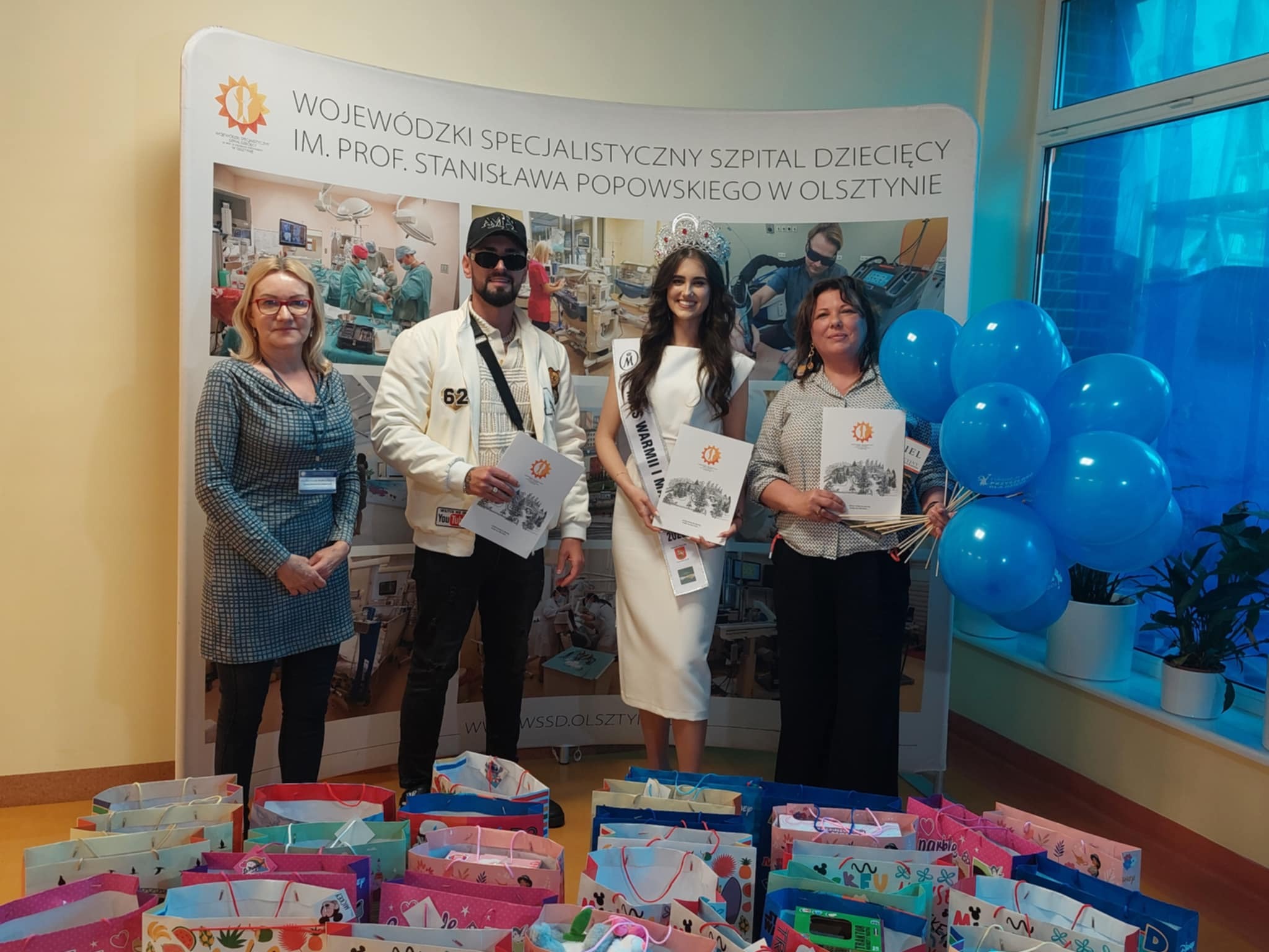 Zabawki, słodycze i wsparcie. Wyjątkowi goście odwiedzili małych pacjentów