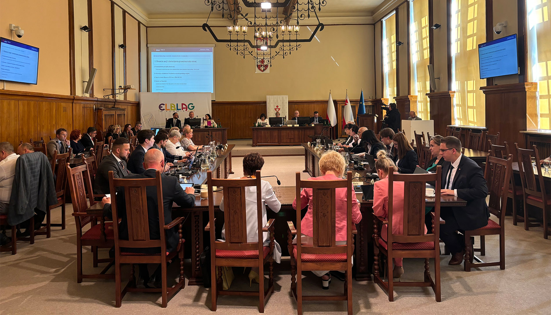 Rada Miasta Elbląga przyznała prezydentowi wotum zaufania