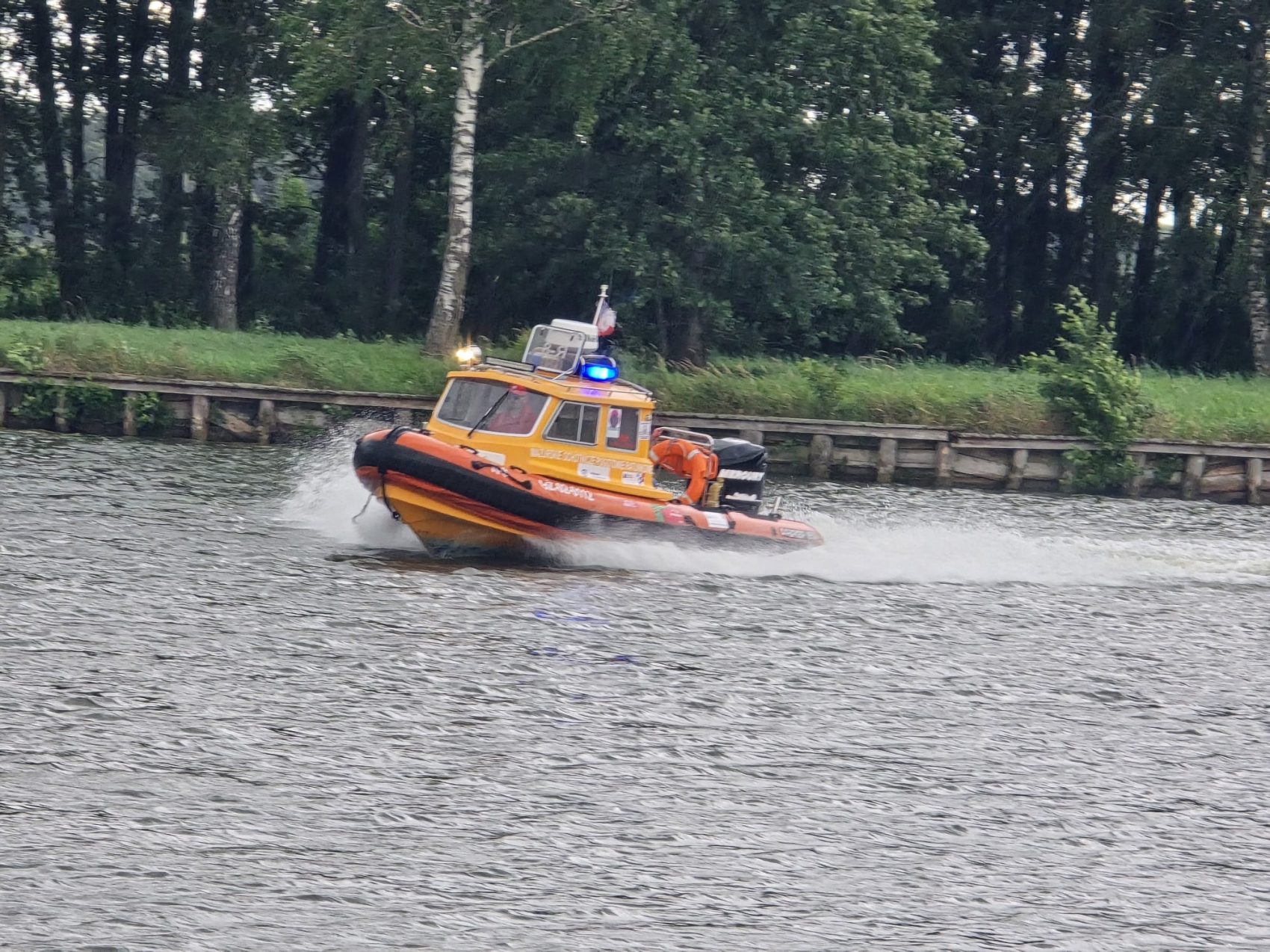 Policja szuka świadków wypadku na jeziorze Mamry