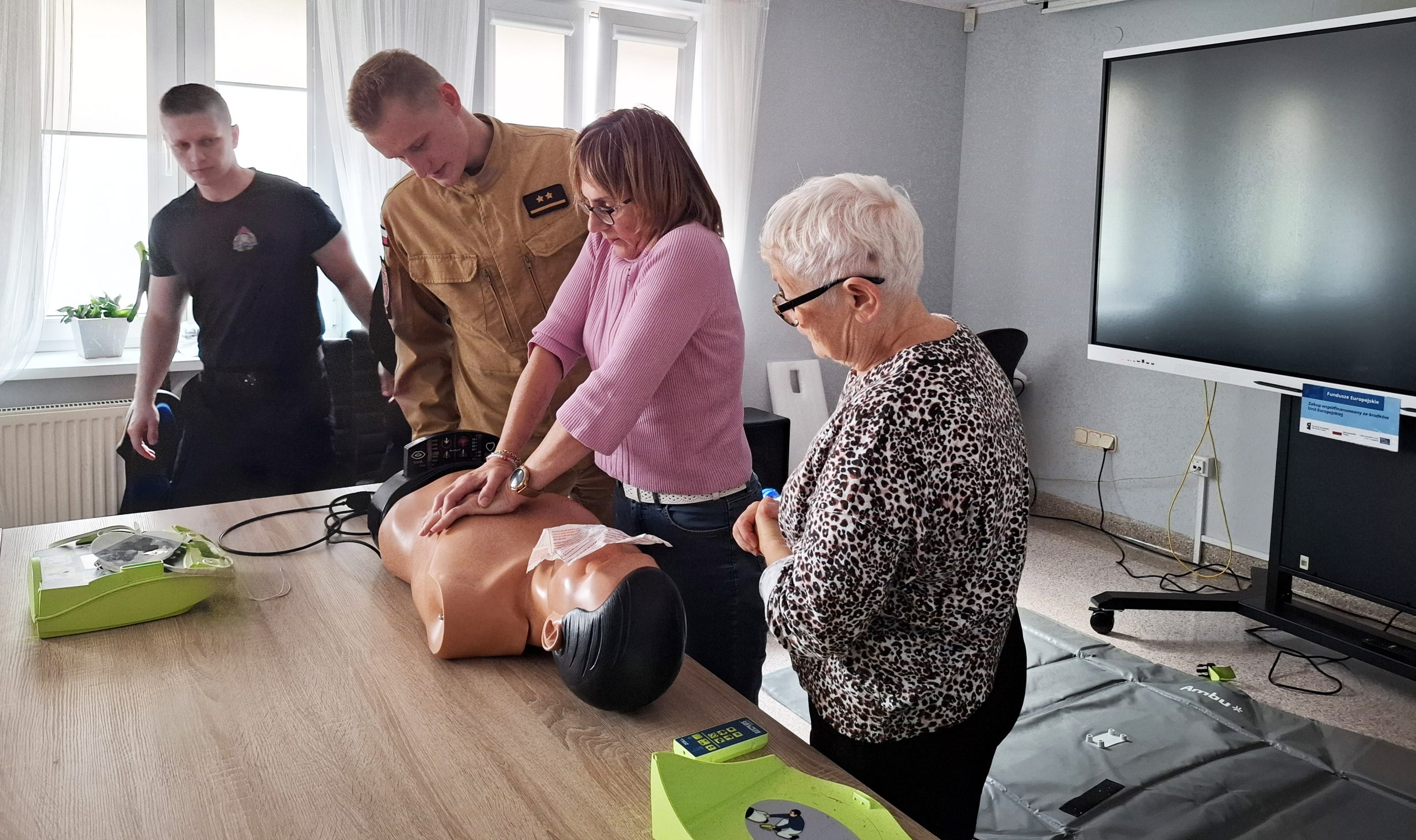 Elbląscy seniorzy uczą się ratować życie i dbać o bezpieczeństwo