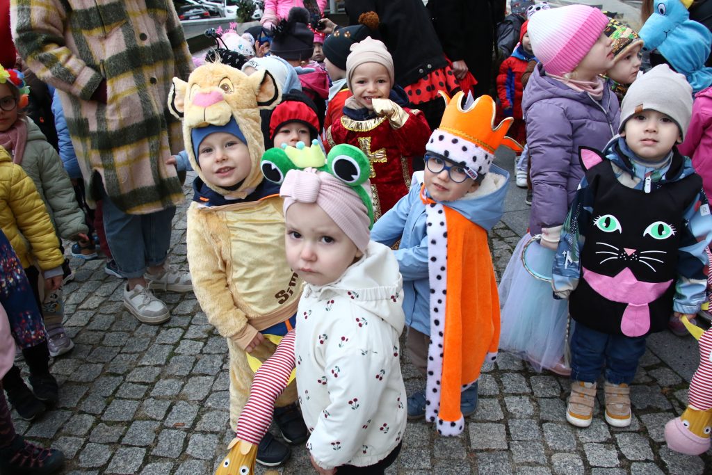 Olsztyn. Dziecięca parada postaci z bajek. Fot. P. Getka