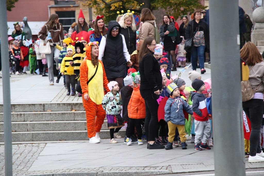 Olsztyn. Dziecięca parada postaci z bajek. Fot. P. Getka