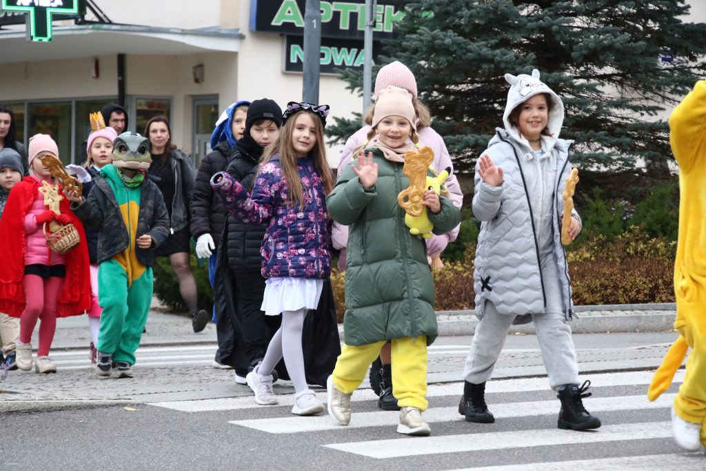 Olsztyn. Dziecięca parada postaci z bajek. Fot. P. Getka