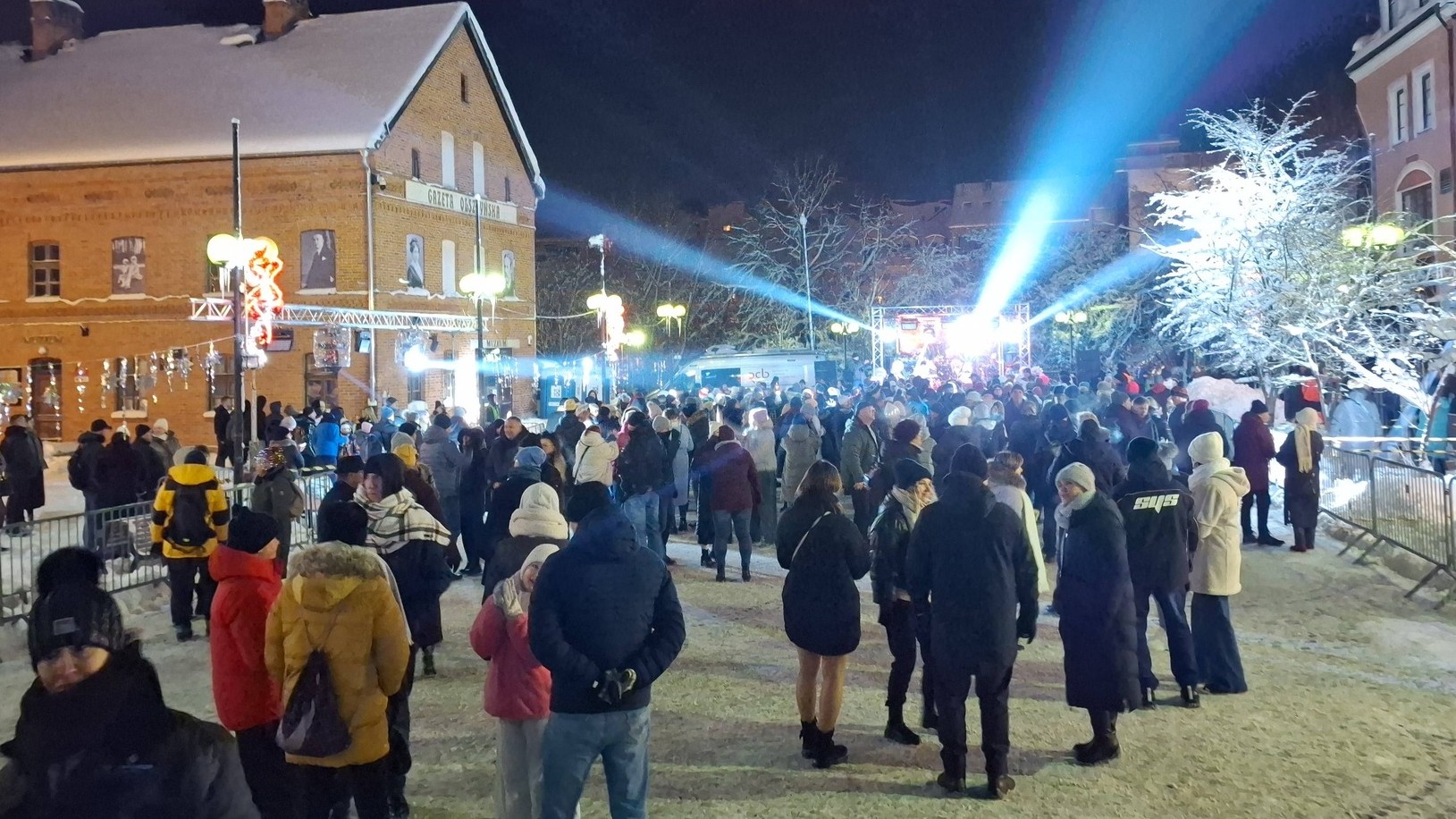 Potańcówka pod chmurką. Olsztynianie powitali Nowy Rok na Targu Rybnym