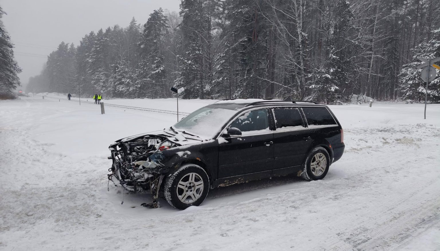 Fatal Weather Disrupts Poland: Train and Road Problems Reported - News Directory 3