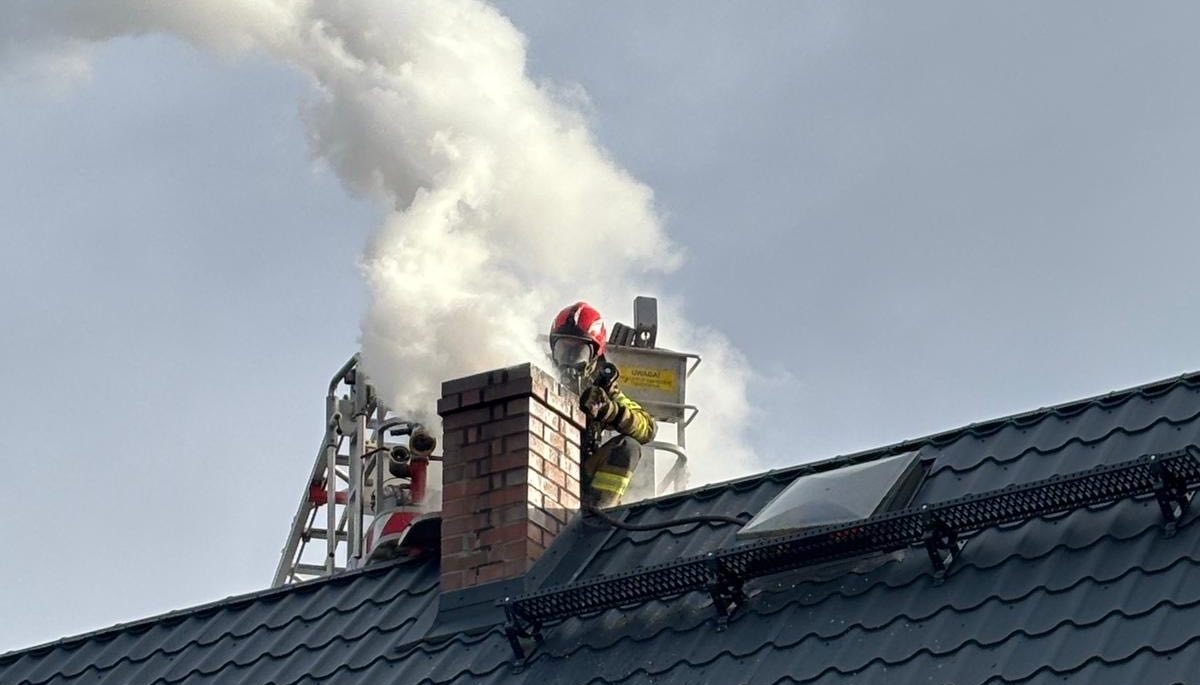 Coraz więcej pożarów kominów na Warmii i Mazurach. Przyczyną m.in. wilgotne drewno