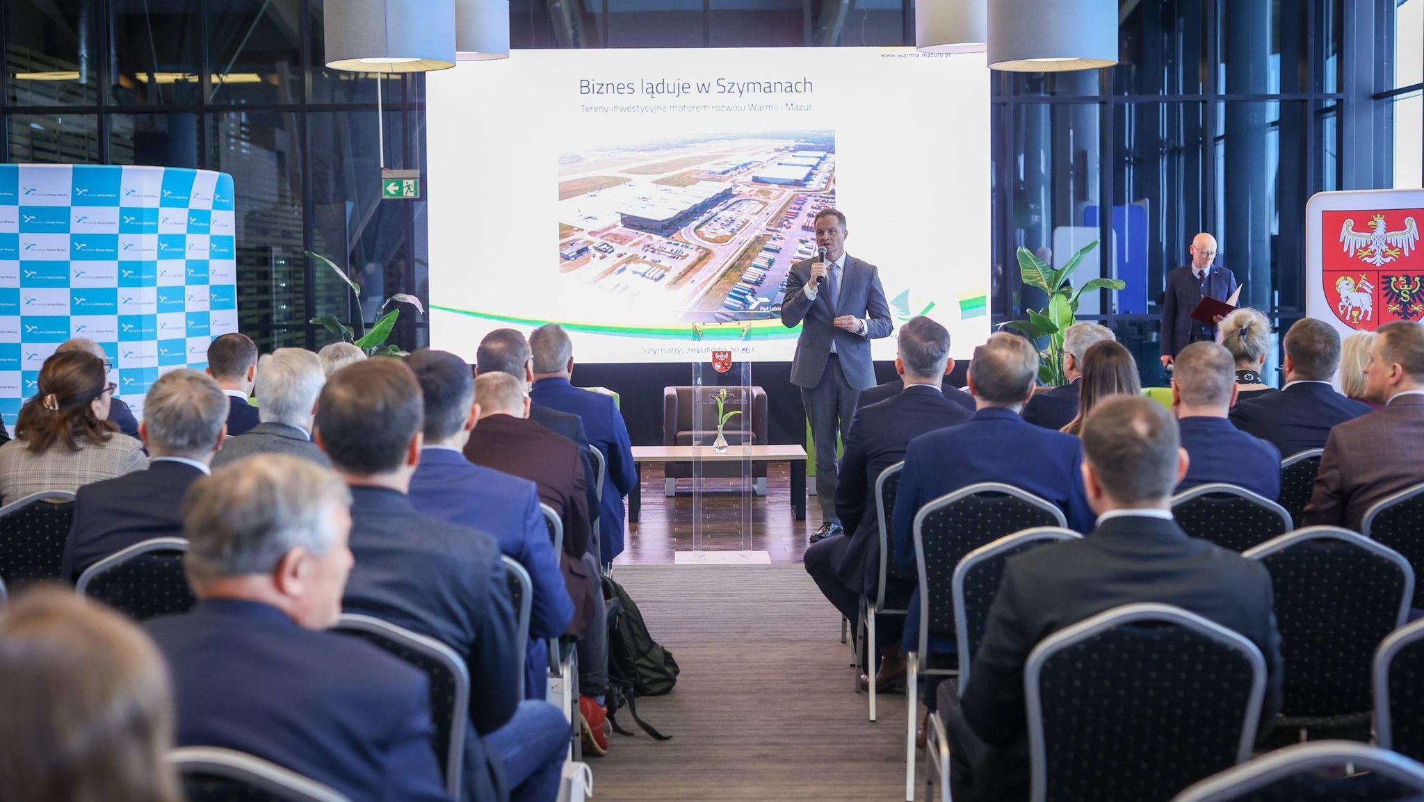 „Biznes ląduje w Szymanach”. Jak port lotniczy przyciąga inwestorów na Mazury?