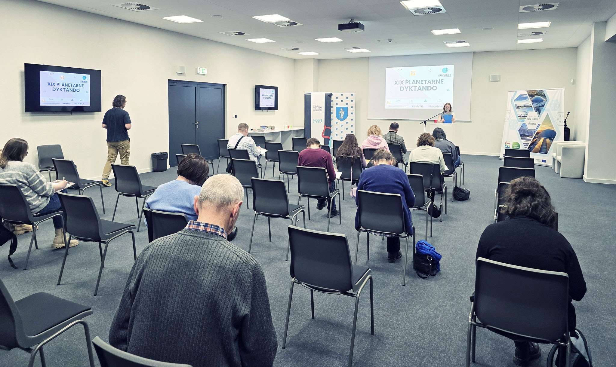 Dyktando o hożych mężczyznach i Winiarni pod Tłustym Kotem