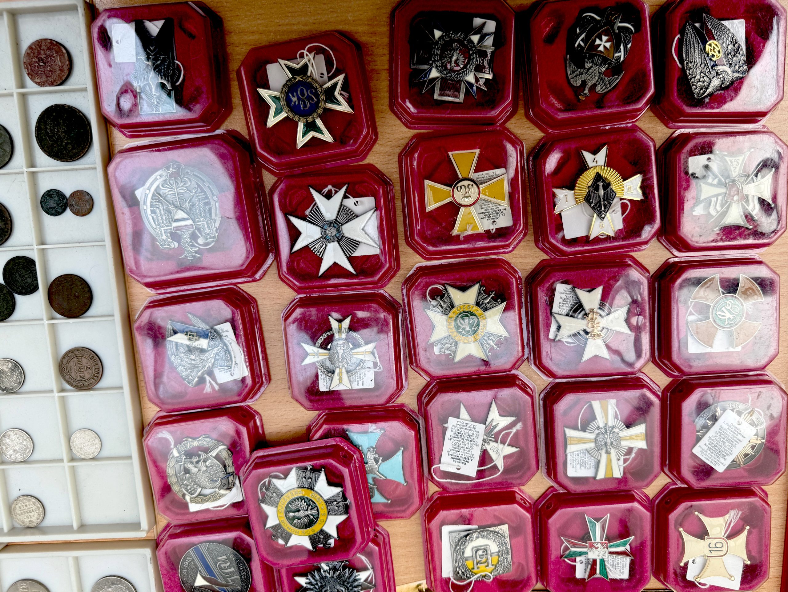 Monety, ordery i winyle. Giełda Kolekcjonerska przyciągnęła nie tylko pasjonatów