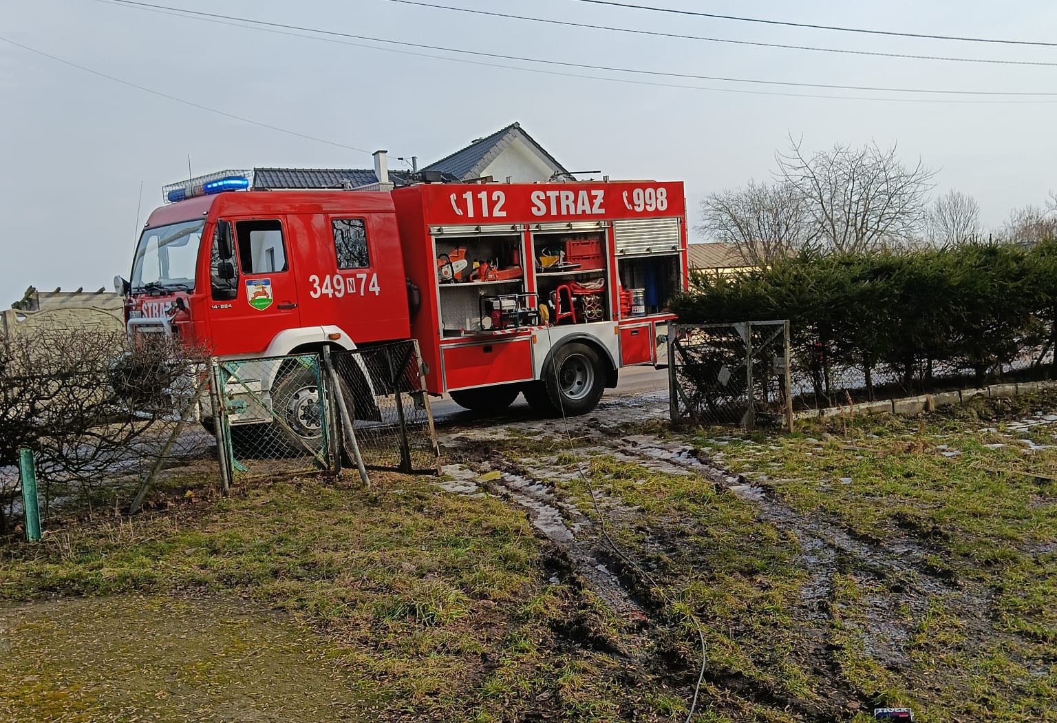 Zator na Bierutówce, zalane drogi i piwnice. Strażacy walczą ze skutkami roztopów