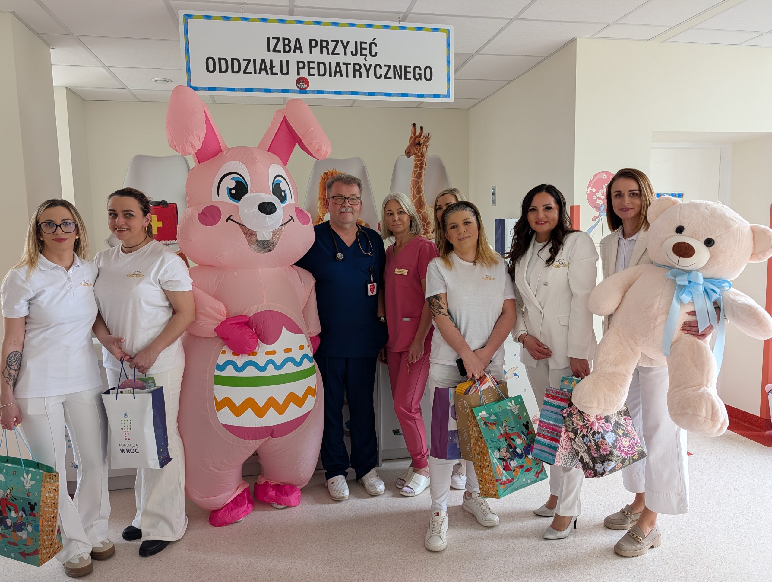 Święta w szpitalu. Elbląskie Anioły odwiedziły najmłodszych pacjentów