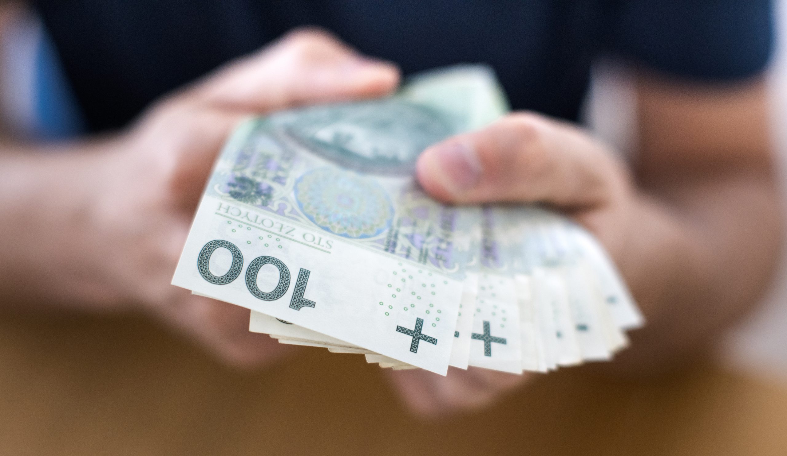 Zarobki w regionie. choćby 8 tysięcy złotych różnicy między zawodami