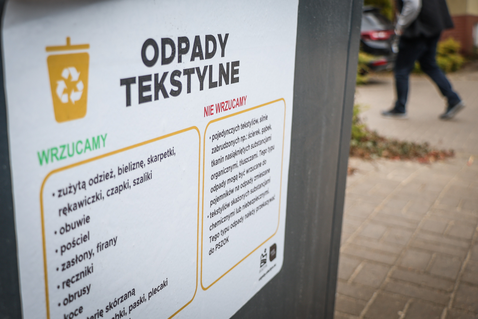 Nowe pojemniki na tekstylia w Olsztynie. Co do nich wrzucać?