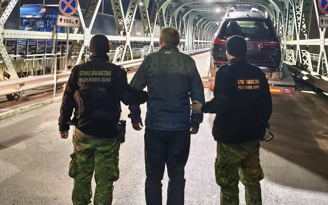 Jazda po alkoholu, kradzież i nieopłacona grzywna. Deportowano trzech obcokrajowców