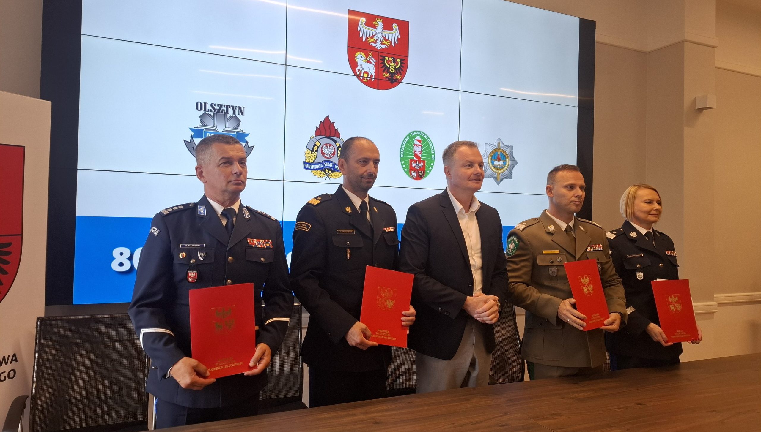 Nowe pojazdy, sprzęt i wyposażenie. Samorząd wspiera służby mundurowe