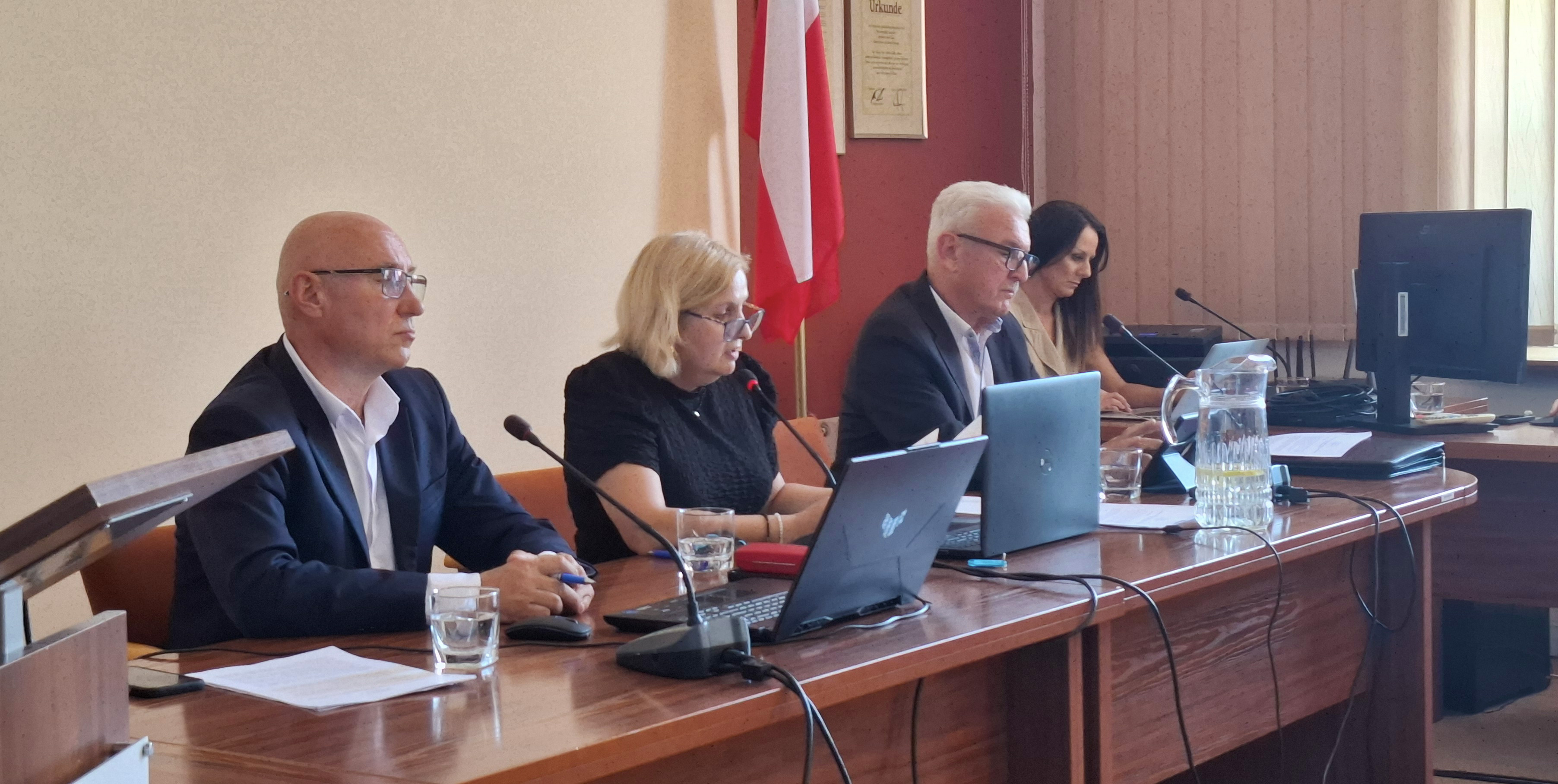 Burmistrz Iławy bez wotum zaufania, ale z absolutorium od radnych