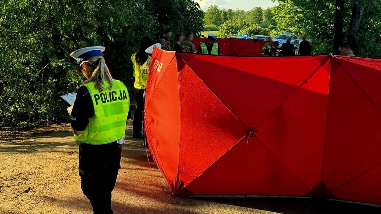 Tragiczny wypadek koło Olecka. Nie żyje jedna osoba, druga jest w szpitalu