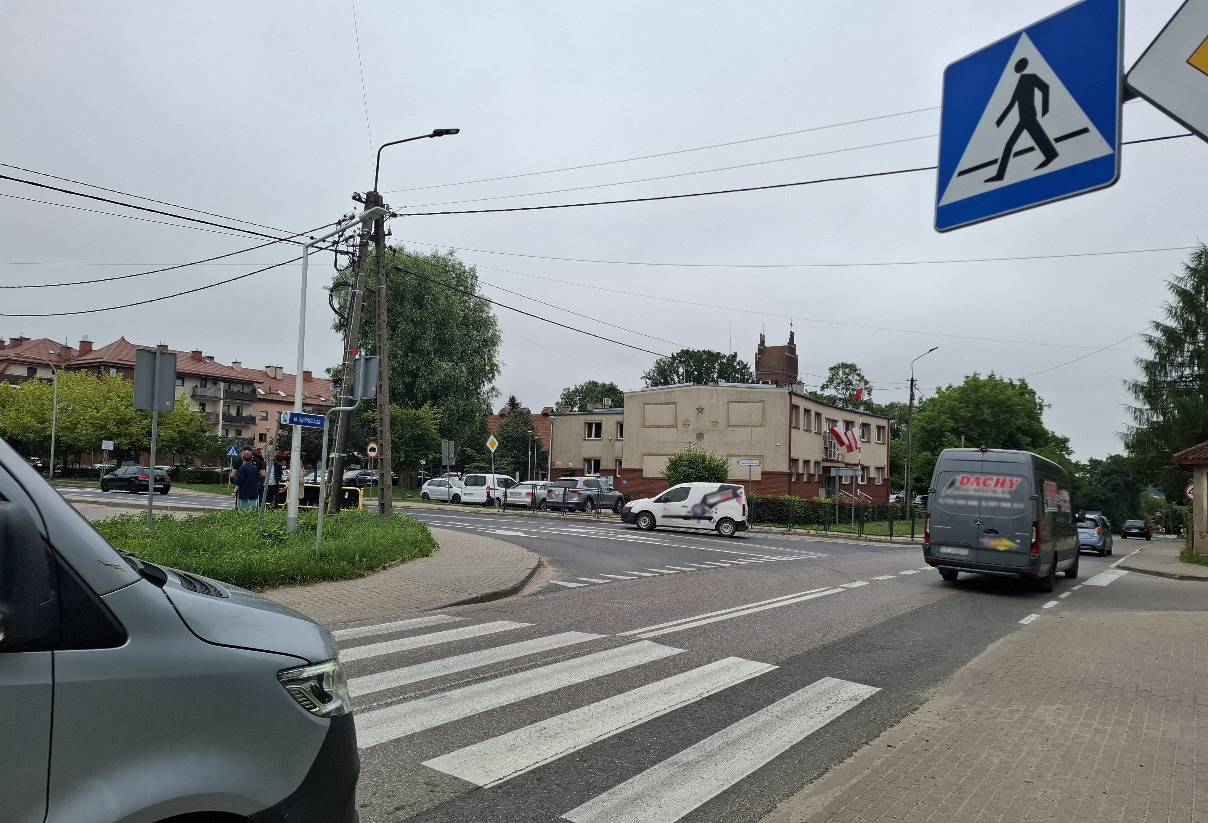 Niebezpieczne skrzyżowanie w Dywitach. Mieszkańcy apelują o zmiany