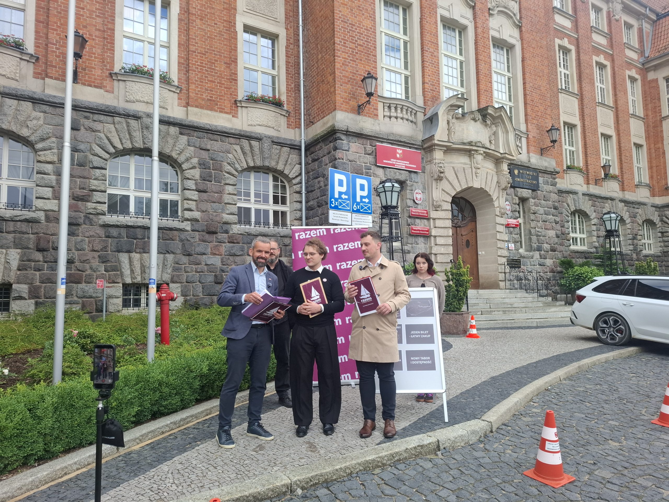 Partia Razem apeluje o zmiany i unieważnienie przetargu na regionalne przewozy kolejowe