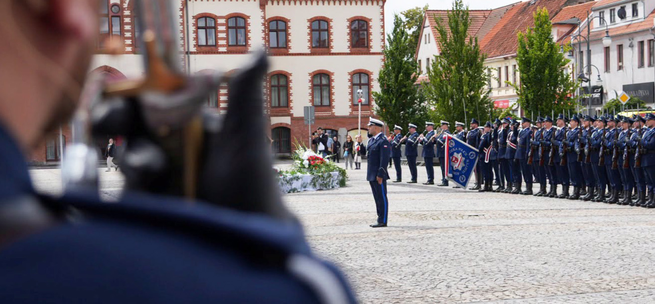 Święto Policji na Warmii i Mazurach. Garnizon niemal bez wakatów i z podwójnym jubileuszem