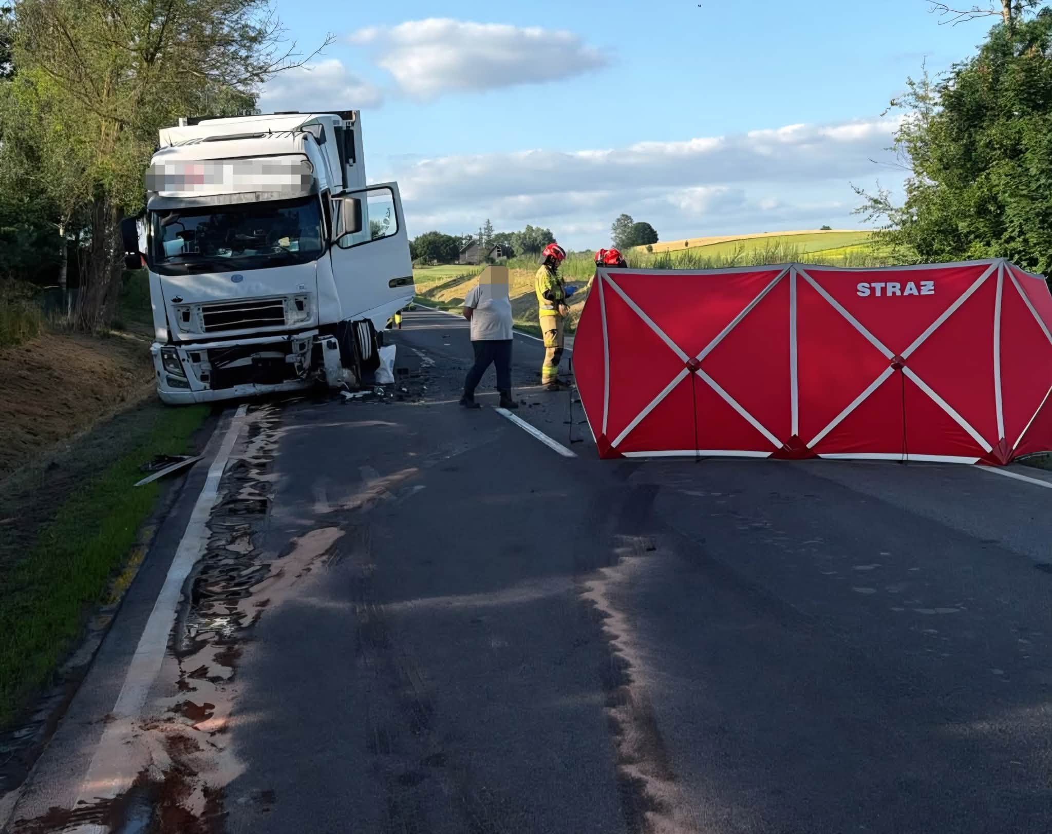 Tragiczny wypadek na trasie Biskupiec – Szczytno. Nie żyje kierowca osobówki