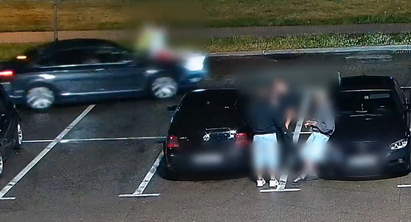 Pasażerowie na masce i drift BMW. Ryzykowne popisy kosztowały tysiące złotych