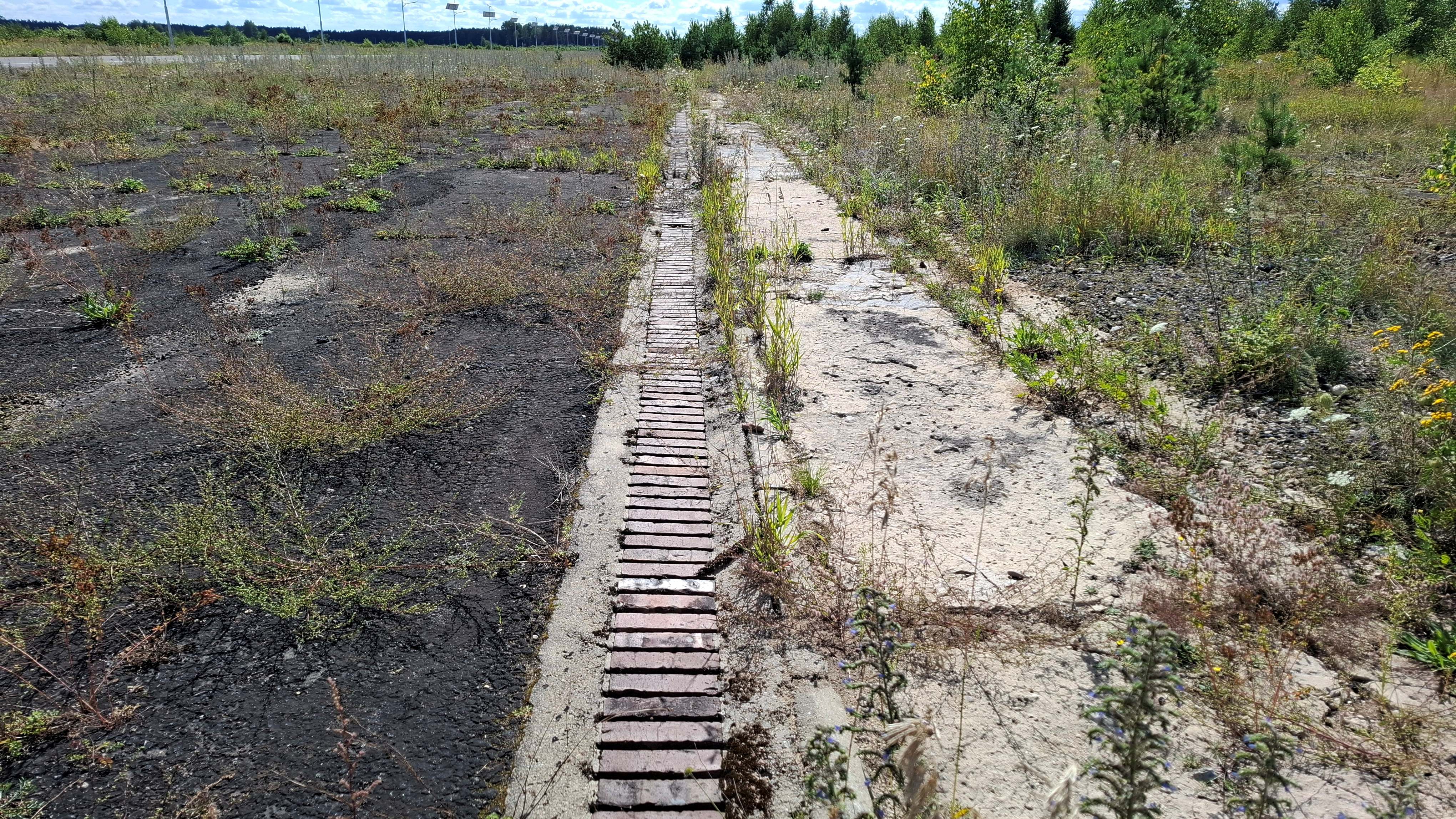 Jakie tajemnice skrywa lotnisko w Szymanach? Posłuchaj audycji Odkryj Warmię i Mazury