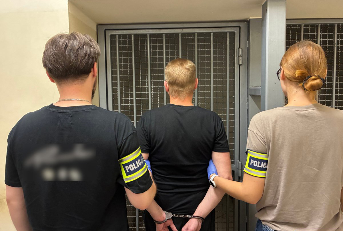 Znaleźli kartę płatniczą i zrobili zakupy. Dwaj mężczyźni usłyszeli zarzuty