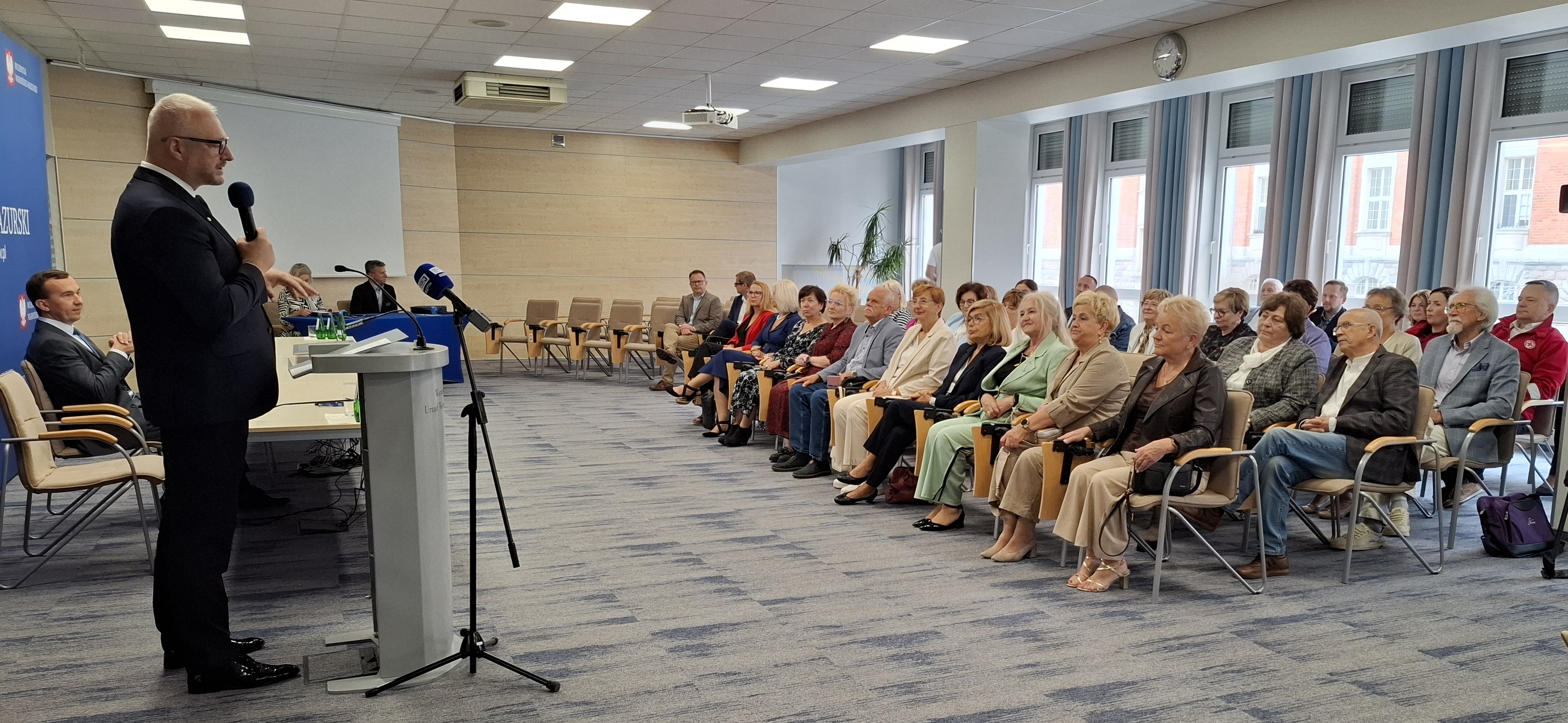 Seniorzy w regionie zyskają nowe możliwości. Dofinansowano ponad kilkadziesiąt projektów