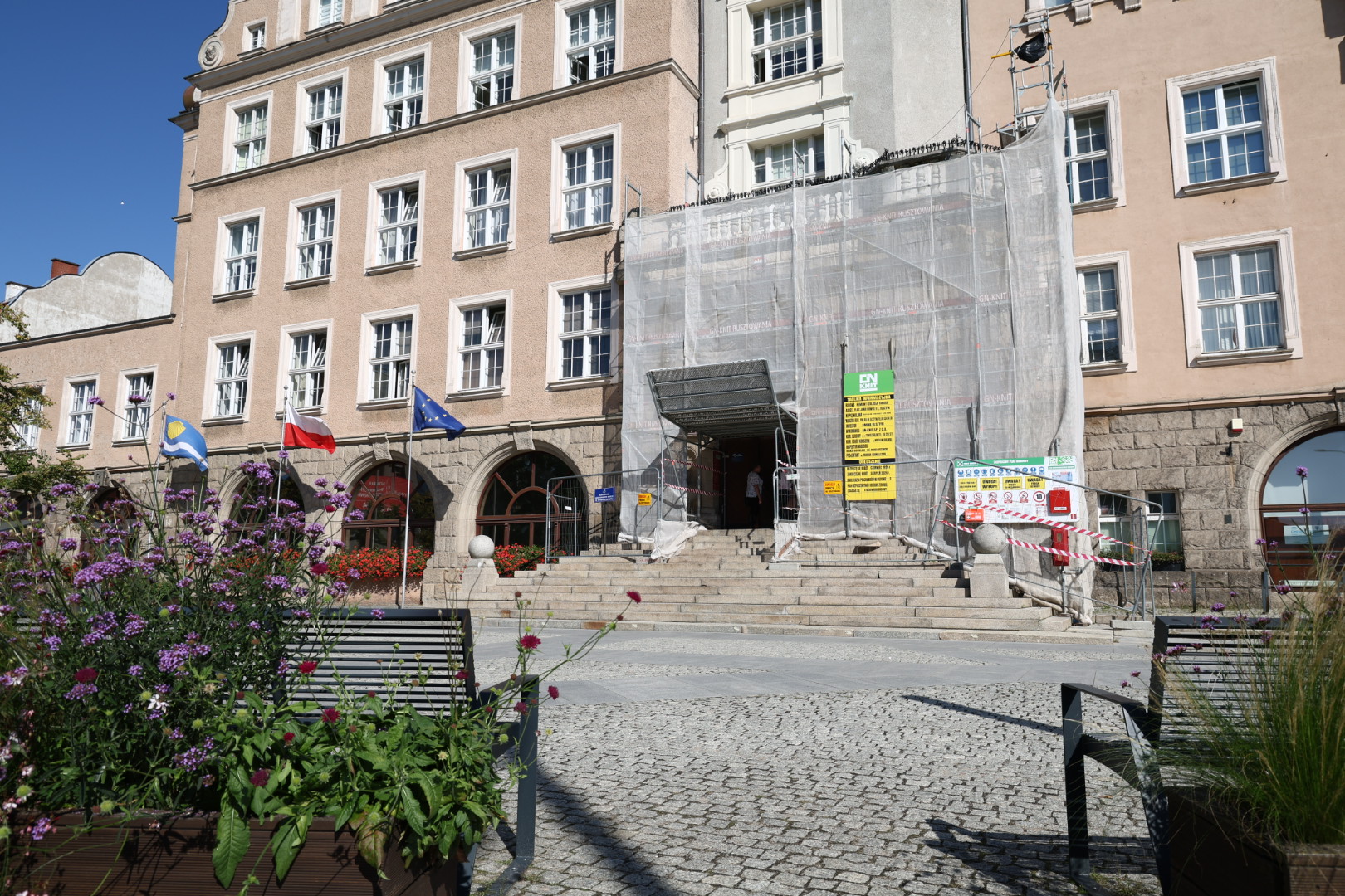 Kończy się remont balkonu ratusza, z którego grany jest hymn miasta
