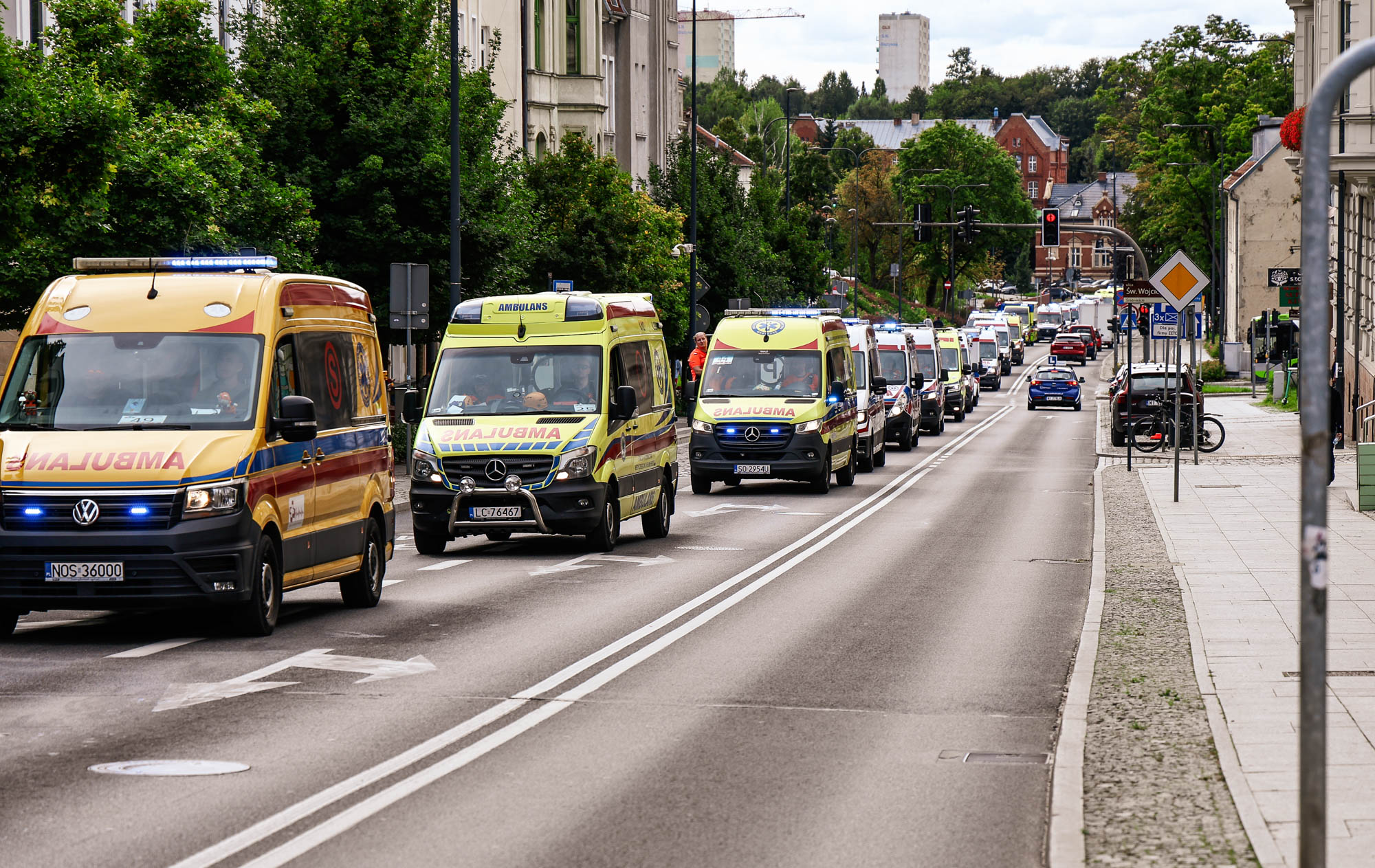 Parada ambulansów zakończyła mistrzostwa ratowników w Olsztynie