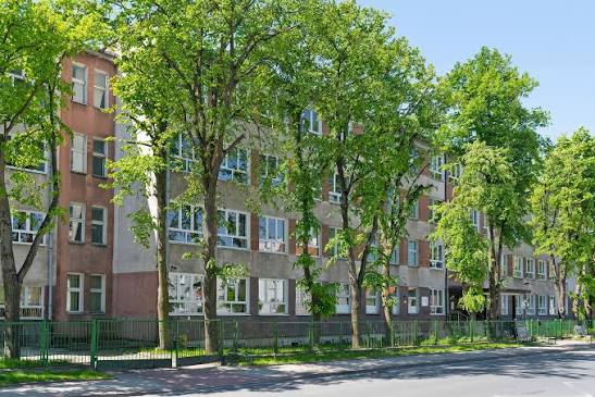 Zdalne nauczanie w olsztyńskiej „handlówce”. Remont szkoły z opóźnieniem