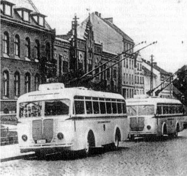 Trolejbusy na ul. Pieniężnego (Wilhelmstrasse), Poczta Główna 1939r. Fot. Wkipedia